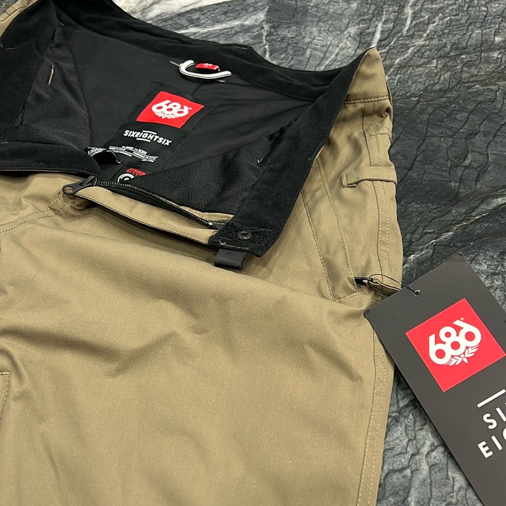 Winter fun starts with comfortable and warm new snowboard/ski pant. Never worn.